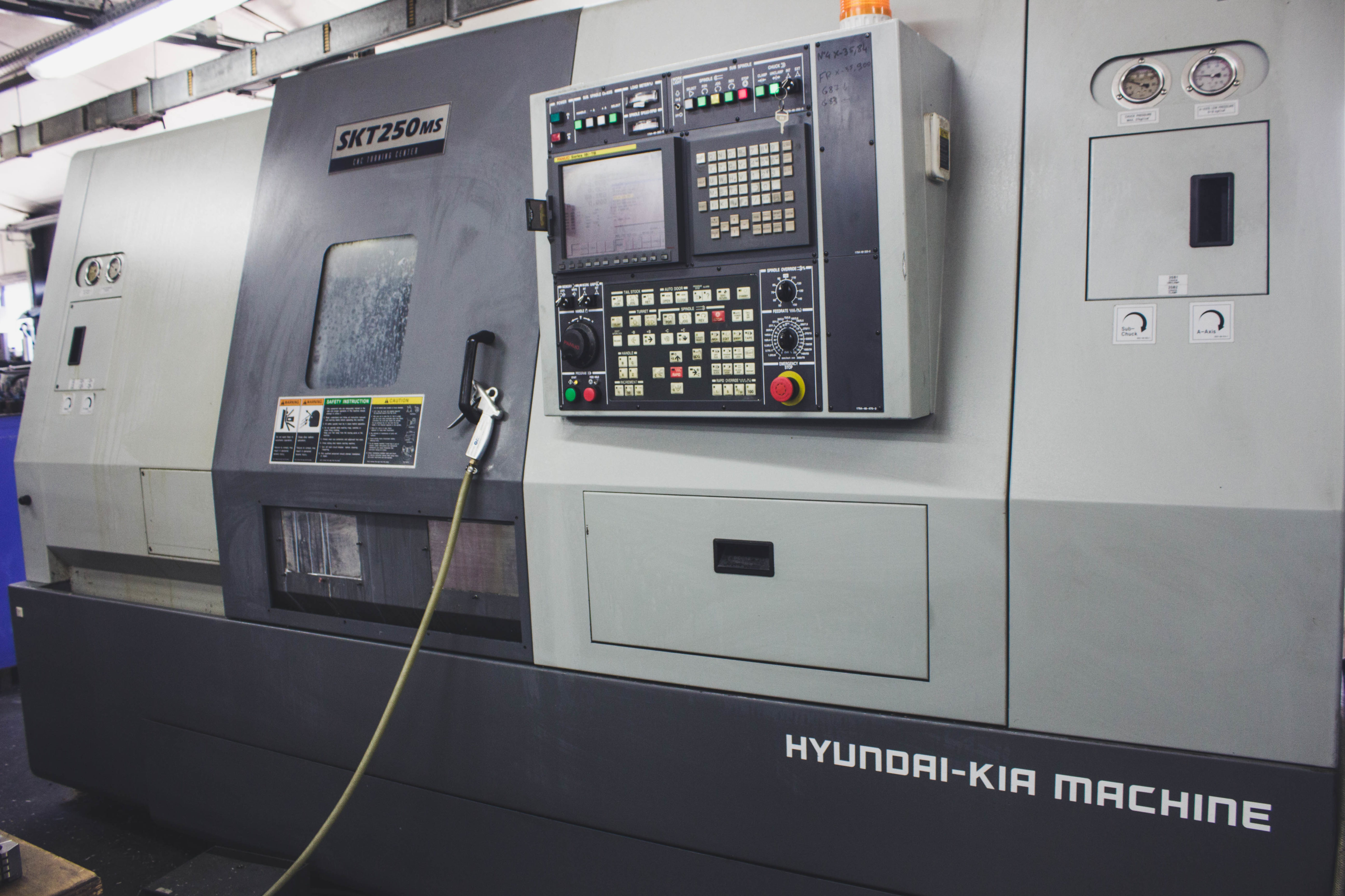 Centre d'usinage HYUNDAI bi-broche